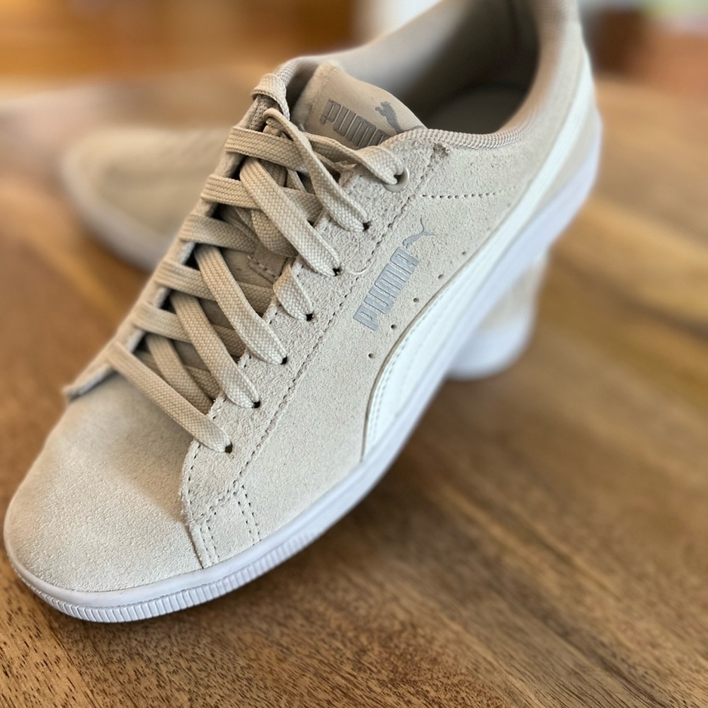 Puma Classic Suede Sneakers- like new - Picture 1 of 5